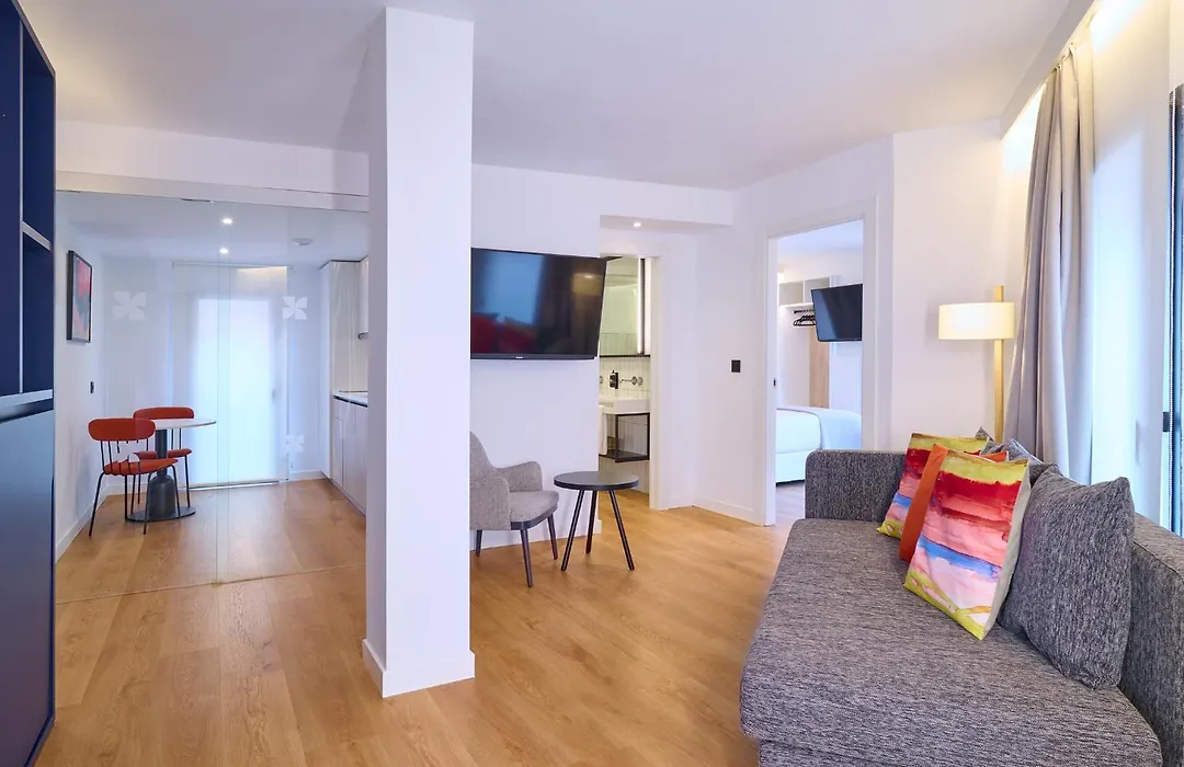 Apartamentos Luna Suites Granada-1